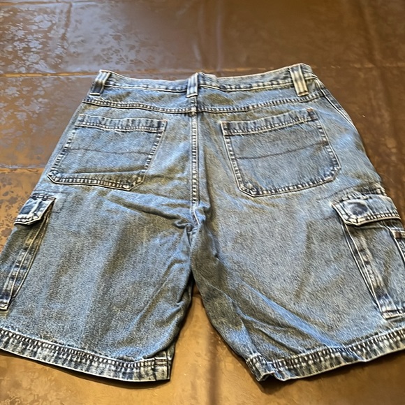 Men’s wrangler denim cargo shorts, size 32 waist - Picture 4 of 8